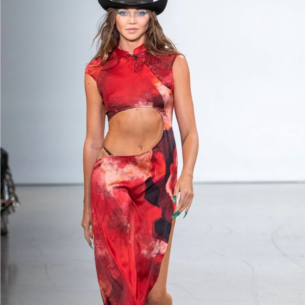 Kim shui cut out red qipao gown worn once size M